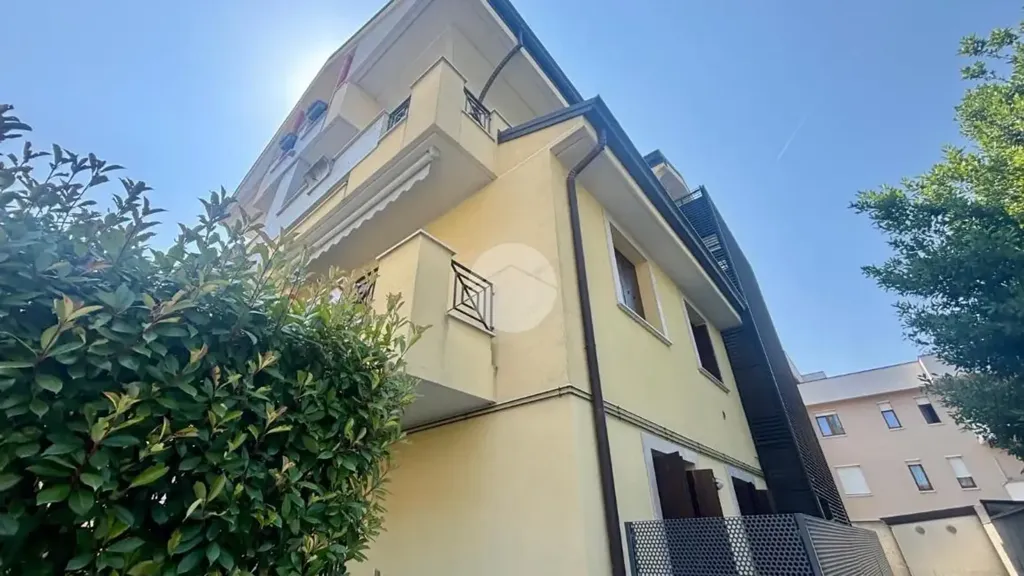Extérieur - Three-Bedroom Apartment with Terraces in Monza