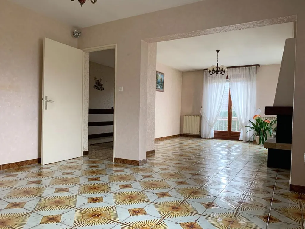 Entrée - Maison au Calme avec Terrain Clos à Proximité des Commodités