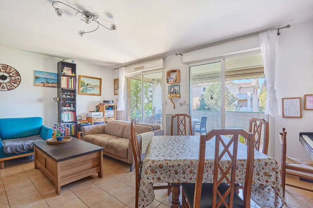 Séjour - Appartement Traversant avec Terrasse à Aix-en-Provence