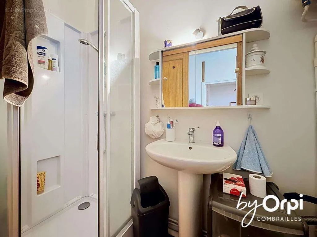 Bathrooms - Flexible Maison with Garden in Montjoie