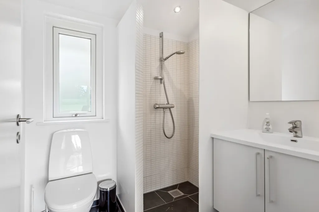 Bathrooms - Summerhouse with Wellness Area in Ringkøbing