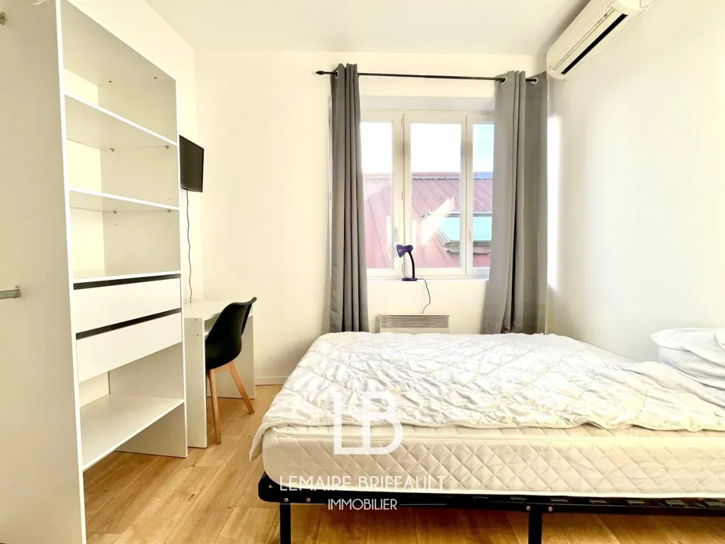 Chambres - Appartement Meublé 7 Pièces avec Hauteurs sous Plafond à Lille