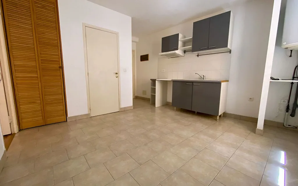 Kitchen - T2 Apartment with Central Location in Mouans-Sartoux
