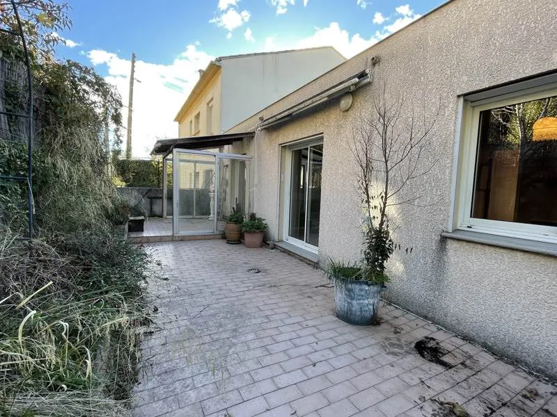 Aed - Detached House with Large Terrace near Polygone