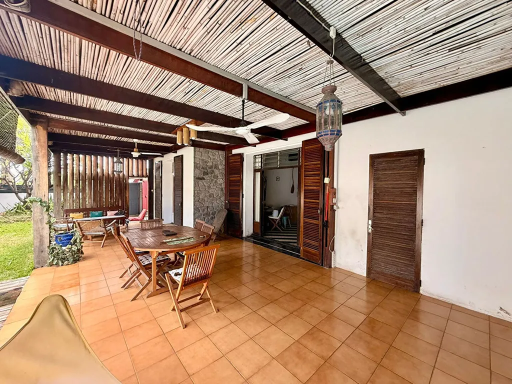 Terrasse - Maison avec Accès Plage Privé à Saint-Gilles-les-Bains