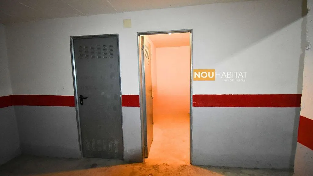 Garage - Apartment with Balcony and Garage in Montroy