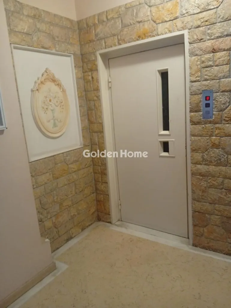 Esik - Modern Apartment with Balcony in Zografou Centre