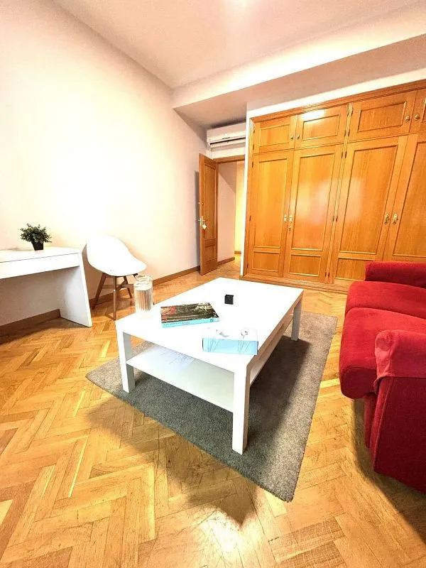 Elutuba - 3-Bedroom Flat with A/C in Almagro