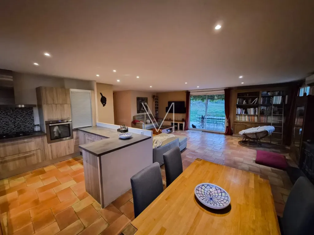 Salle à manger - Maison Luxueuse avec Piscine au Plan-de-la-Tour