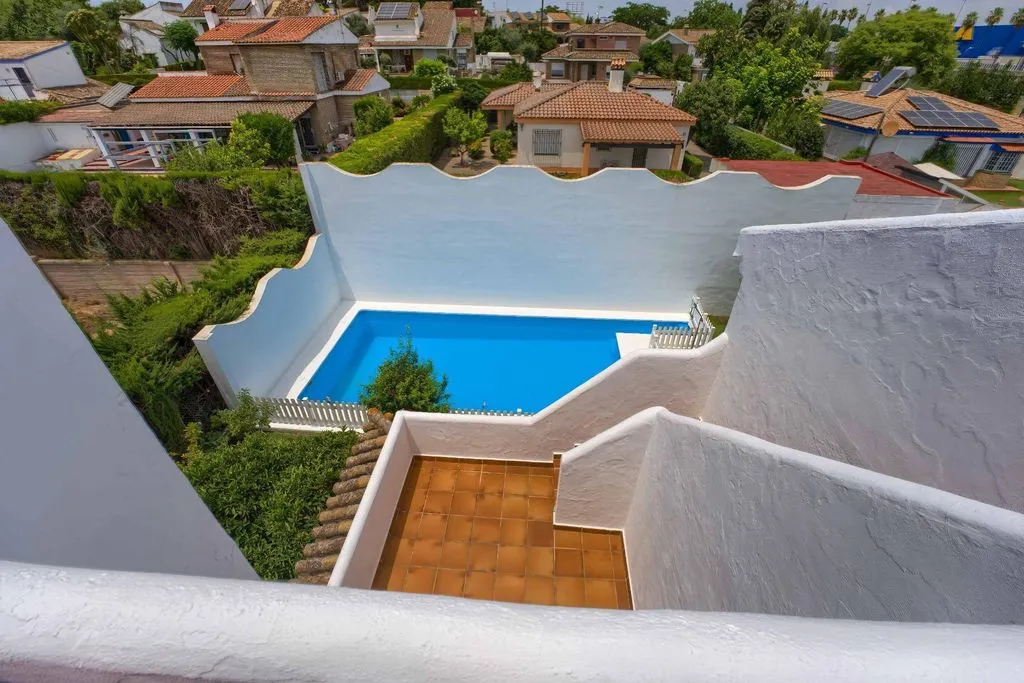 Piscina - Luxury Villa with Pool in Tomares