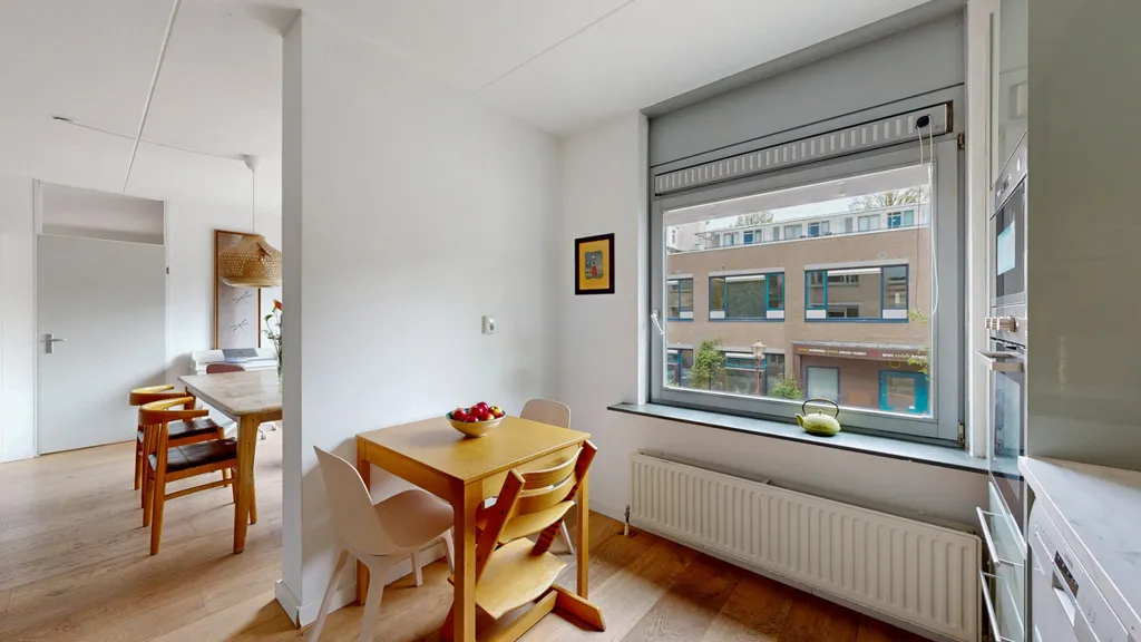 Sala da pranzo - Modern Apartment with Balcony in Amsterdam-Oost