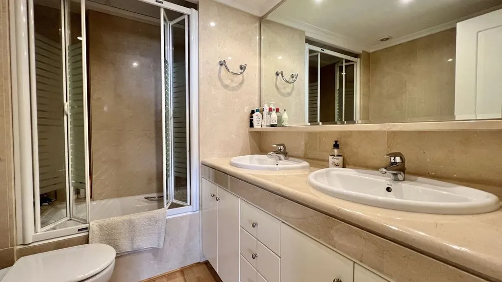 Salles de bain - Luxury Penthouse with Rooftop Pool in Denia