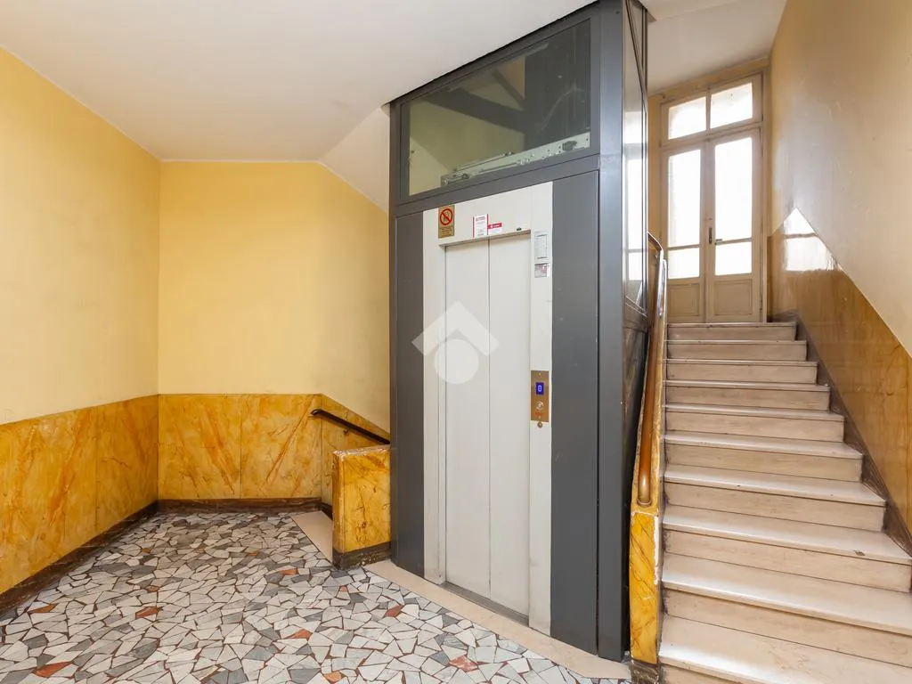 Entrée - 3-Room Flat with Double Aspect in Piazza Respighi