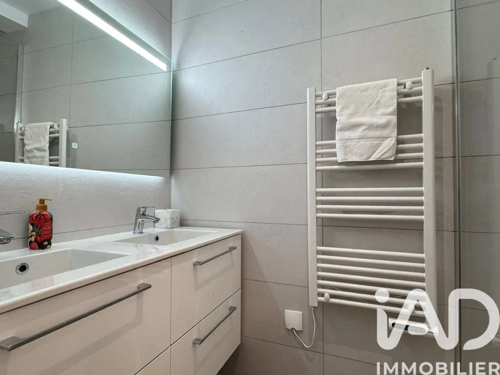 Bagni - 3-Bedroom Flat with Terrace in Orsay Centre