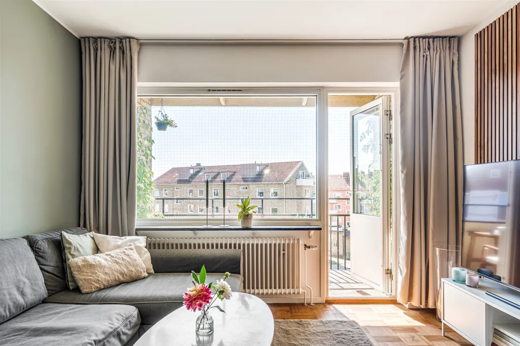 Elutuba - Renovated Two-Bedroom Flat with Balcony in Malmgården