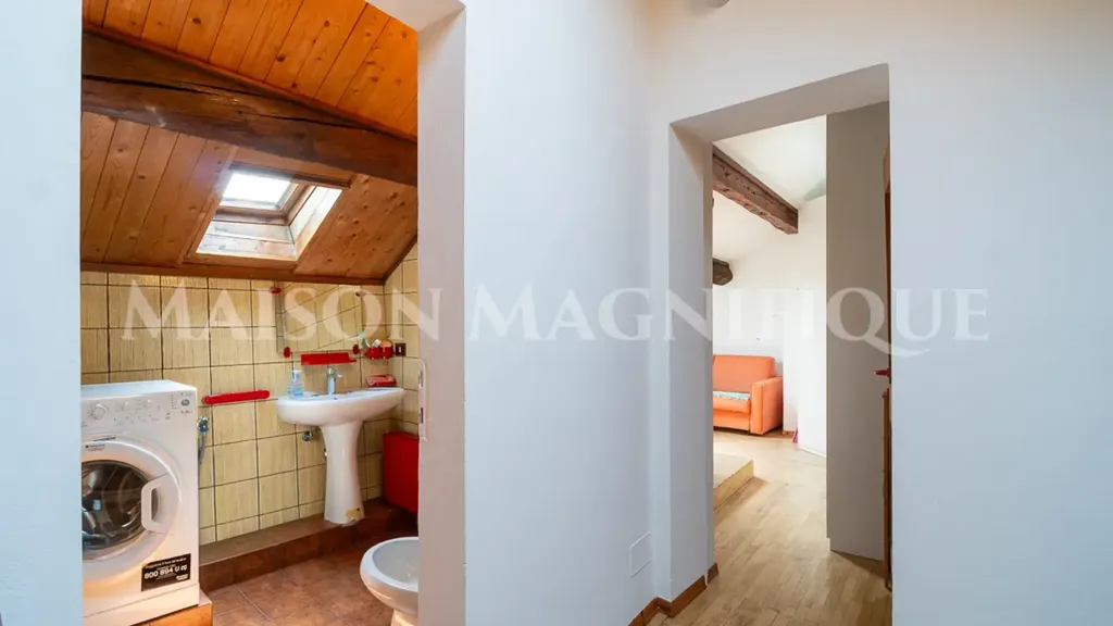 Bathrooms - Prestigious Apartment with Corso Giovecca View in Ferrara
