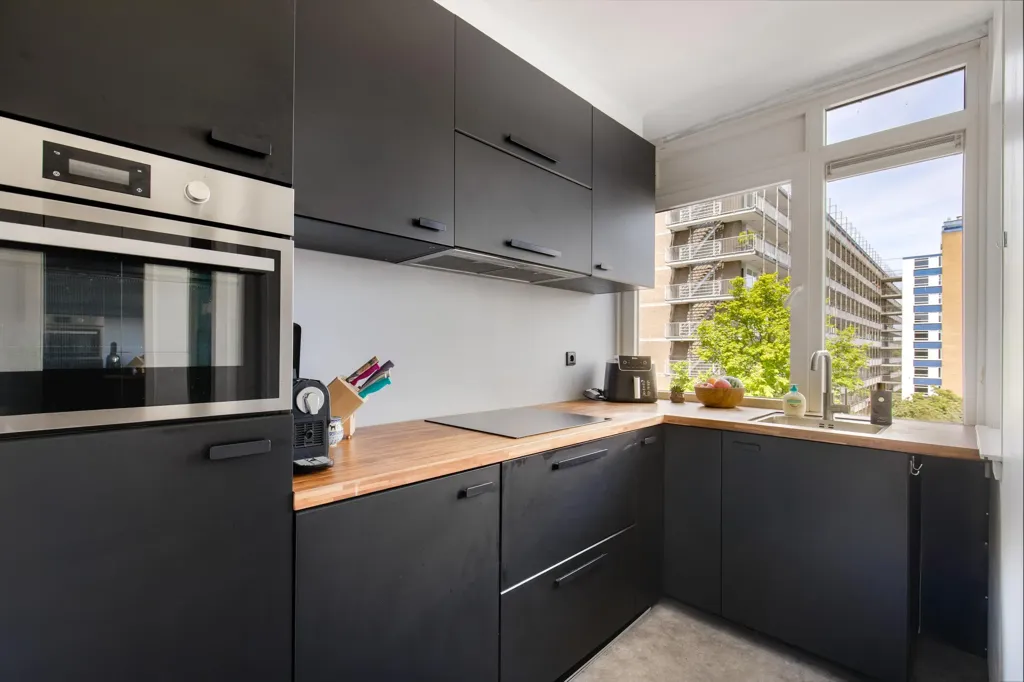 Cuisine - 2-Bedroom Flat with South-Facing Balcony in Haarlem