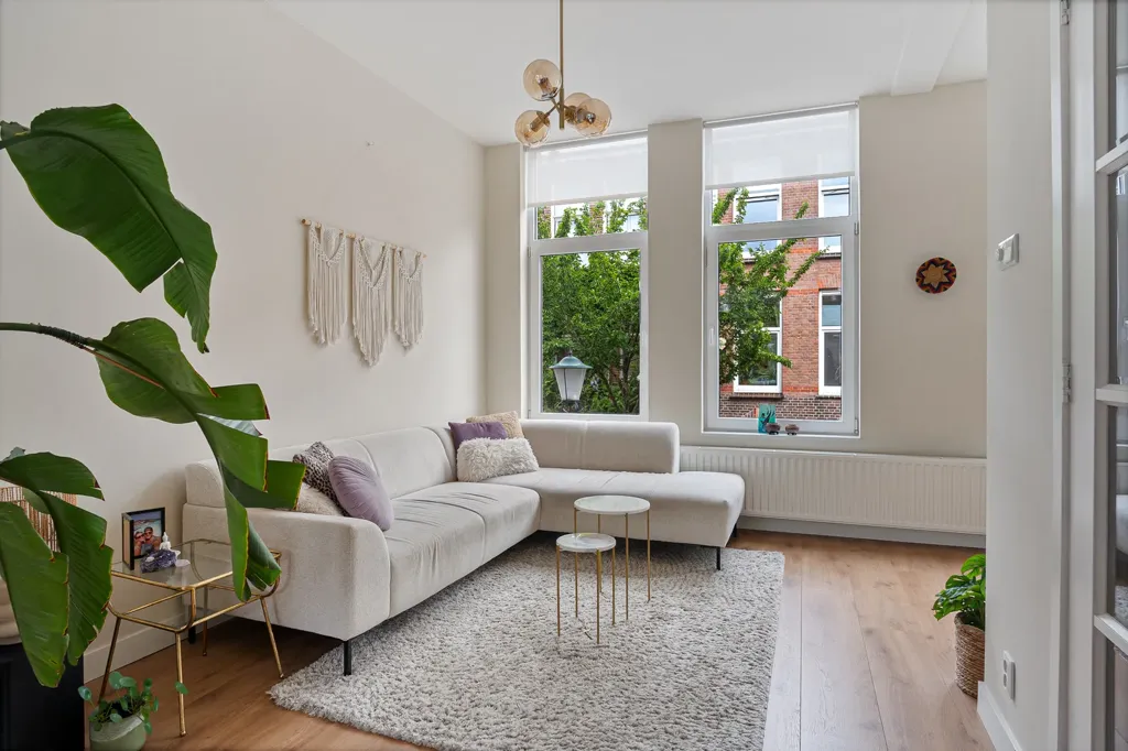 Living Room - 4-room apartment in 's-gravenhage