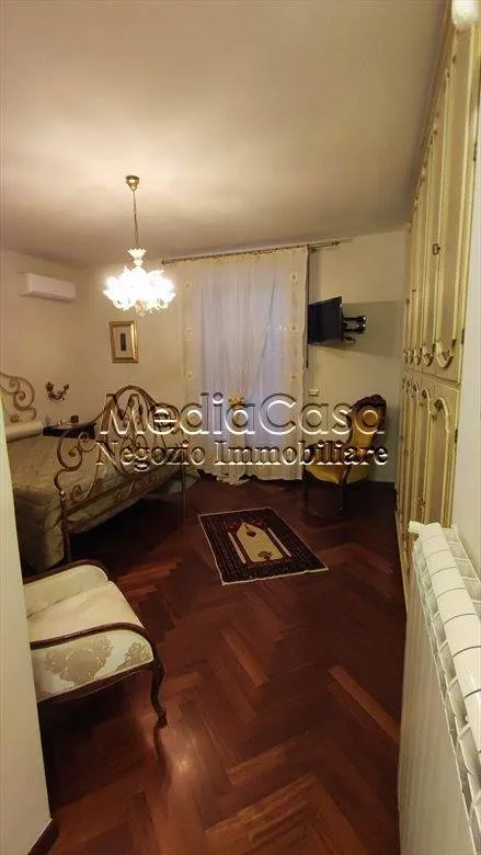Chambres - Elegant Villa with Private Garden in Teverola