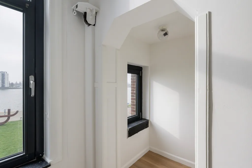 Toad - Modernised Apartment with Water View in Rotterdam