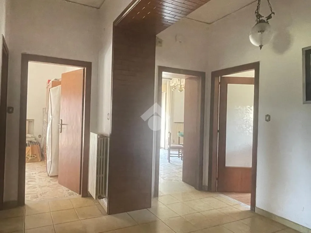Esik - Spacious 5-Room Apartment with Garden in Motta Valle