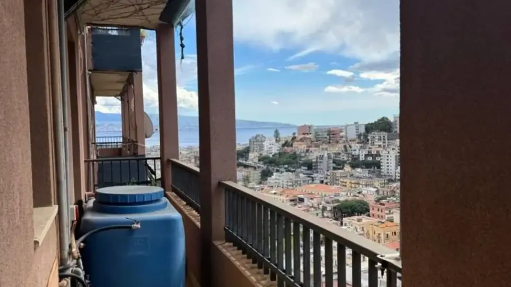 Balcone - Multi-Level Apartment with Terrace in Messina