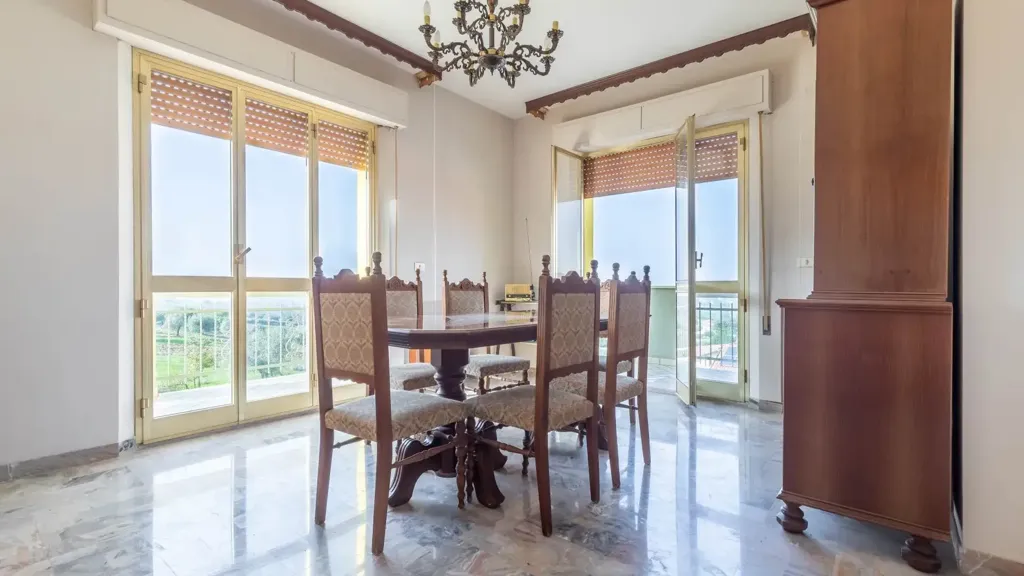Salle à manger - Apartment with Private Garden in Ostra