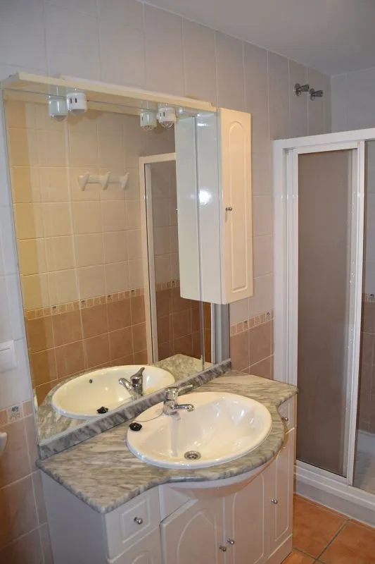 Vannitoad - Furnished Flat with Balcony in Plasencia