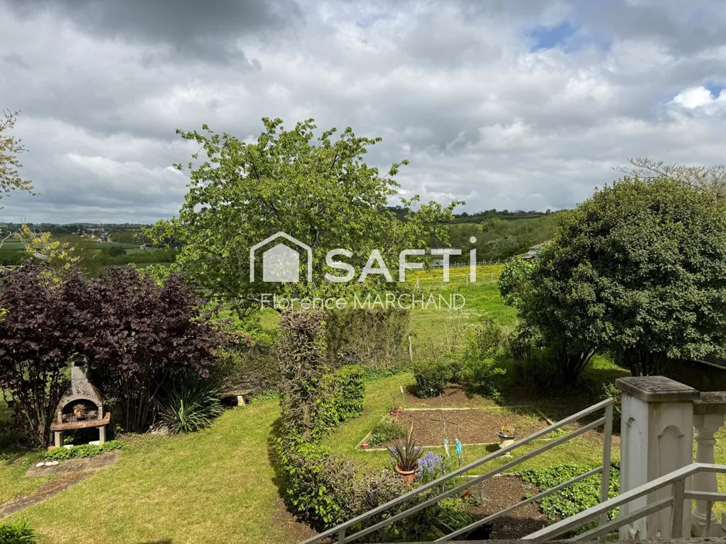 Garden - Charming House with Veranda in Nanteuil