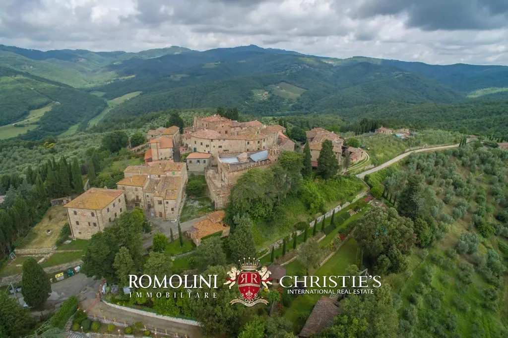 Välivaade - Medieval Castle for Restoration in Chianti Valley