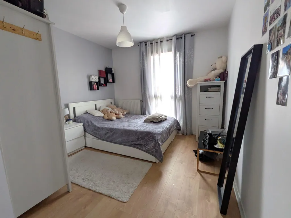 Bedrooms - Bright 3-Bed Flat with Terrace in City Centre