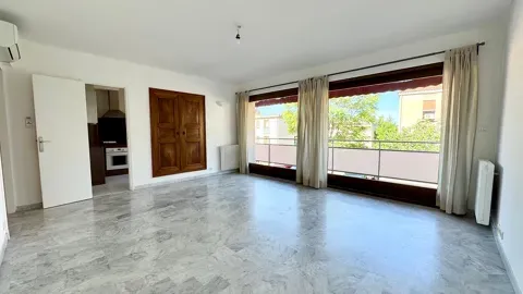 Elutuba - Meubled 3-Bedroom Apartment with Terrace in Aix-en-Provence