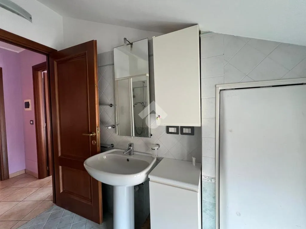 Salles de bain - 3-Bedroom Apartment with Garage in Revello