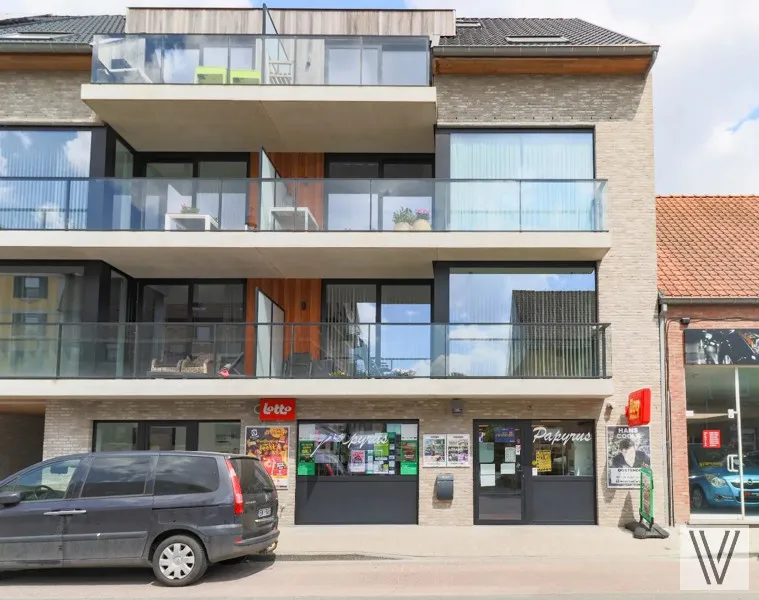 Extérieur - Commerce à Louer avec Excellente Visibilité à Izegem