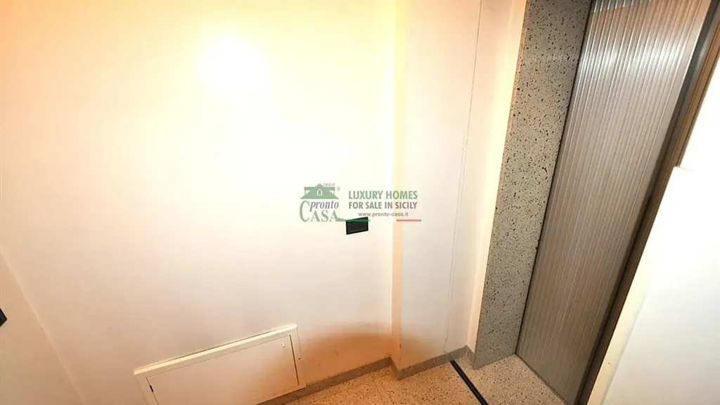 Esik - 3-Bedroom Apartment with Balcony in Ragusa