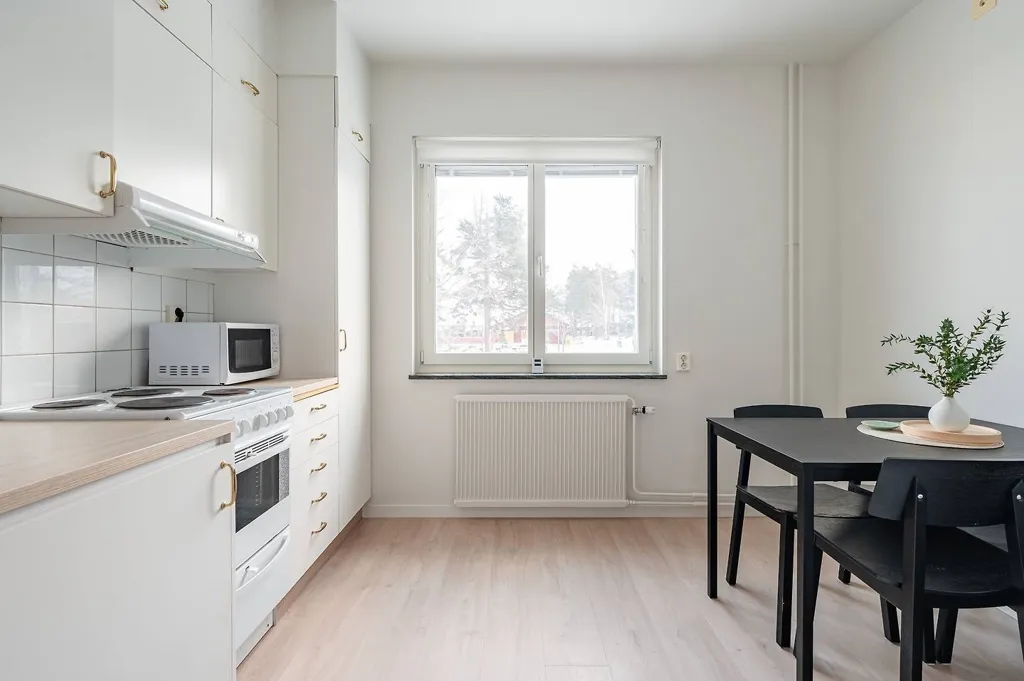Söögituba - Apartment with West-Facing Balcony in Sandviken