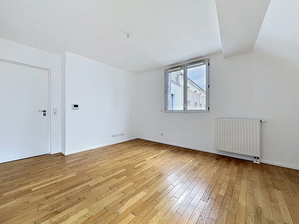 Toad - Studio with Balcony in Pantin