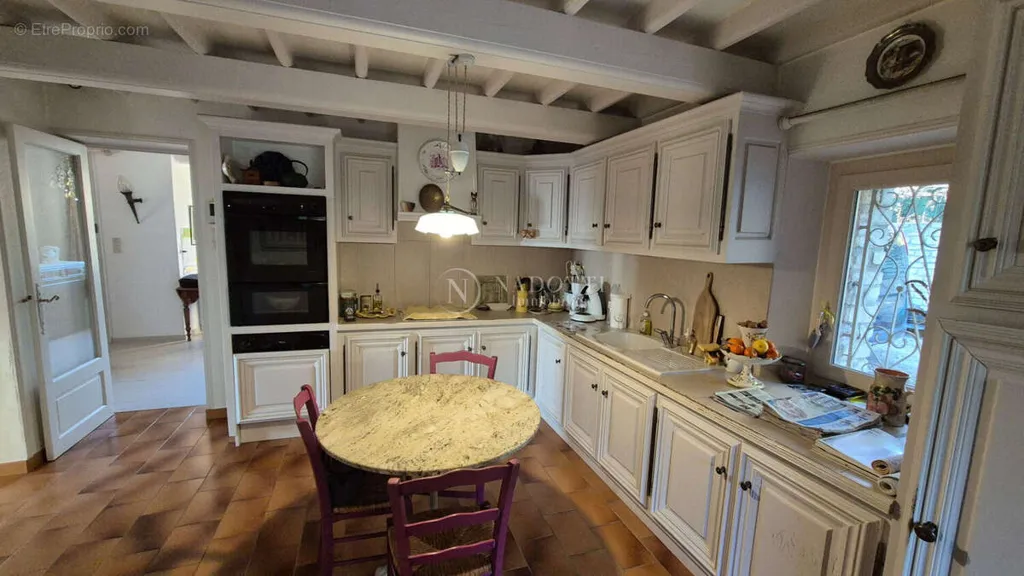 Cuisine - Maison en Pierre en Viager à Gordes