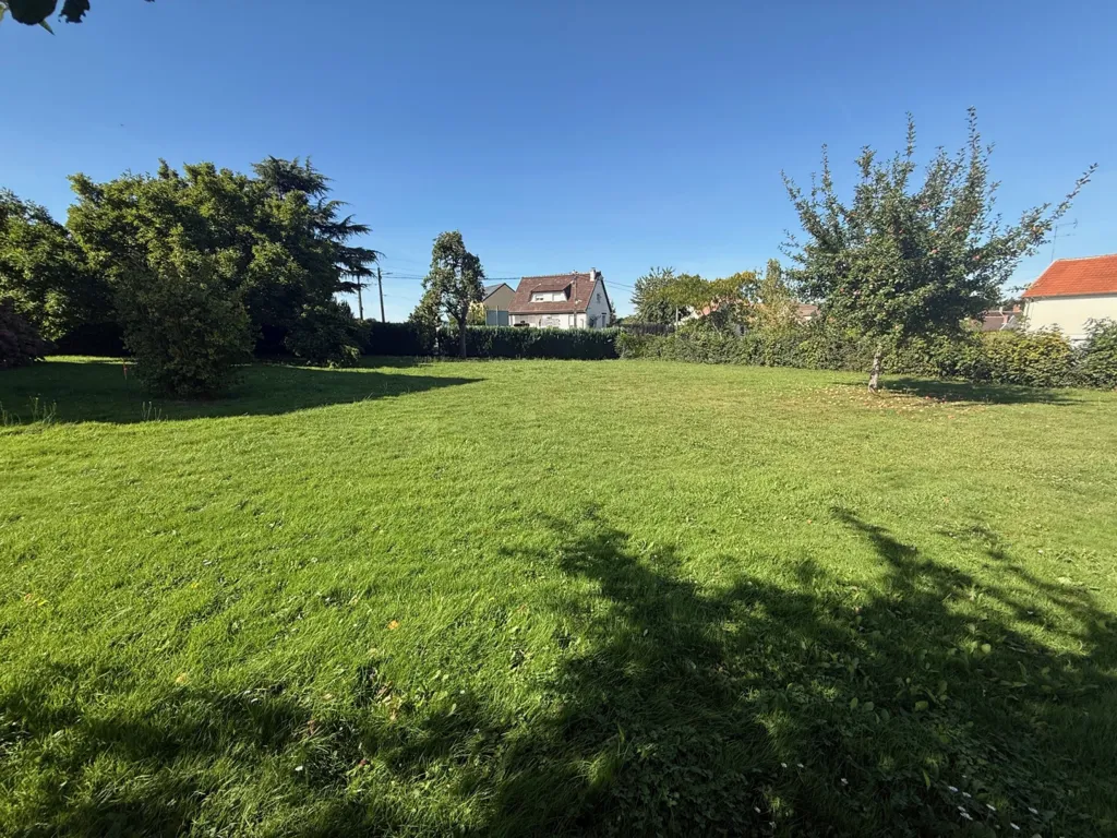 Aed - Building Plot with 22m Façade in Bouleurs