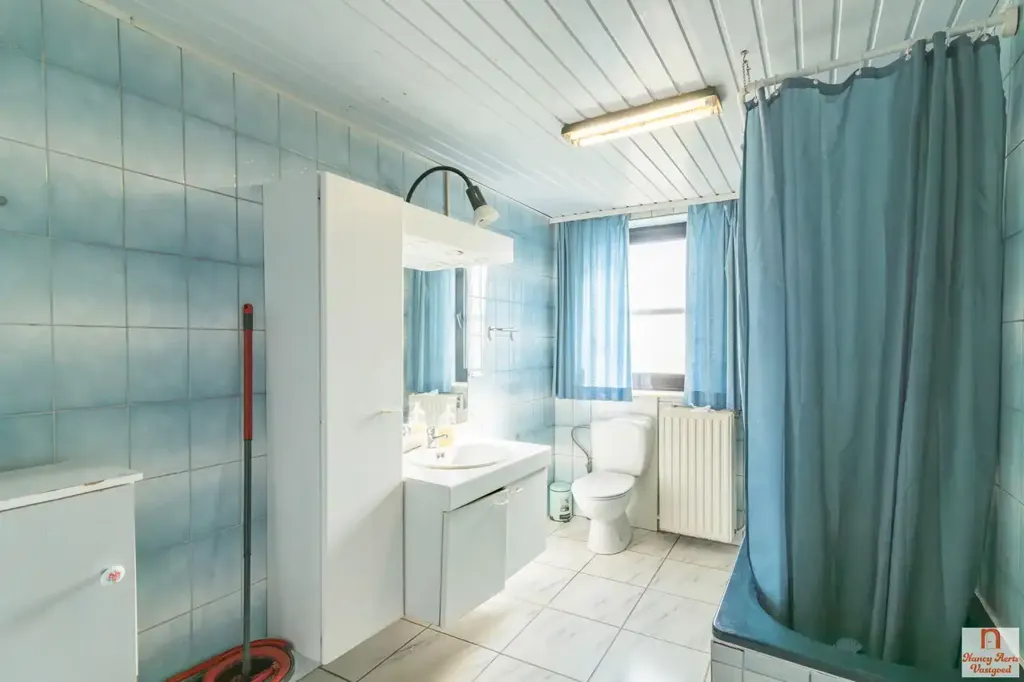 Bathrooms - Apartment Building with High Visibility in Herk-de-Stad