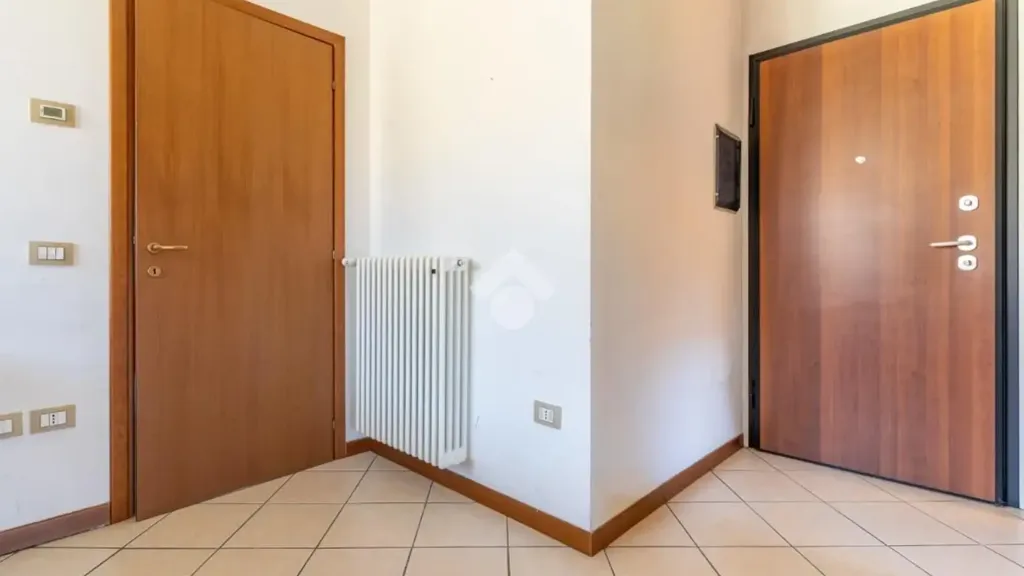 Entrée - Trilocale with Balcony in Ferrara