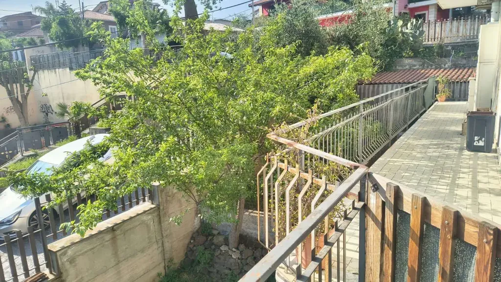 Balcone - Appartamento con terrazzo e posto auto a Misterbianco