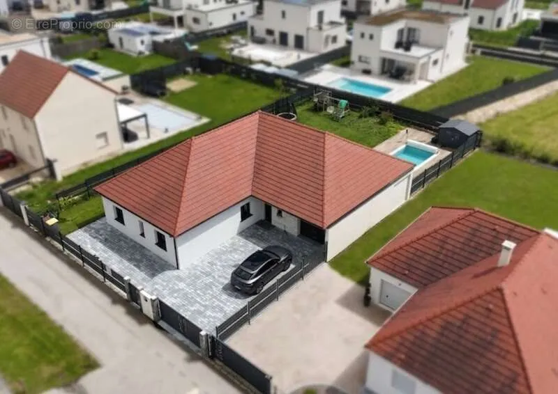 Vue aérienne - Maison PMR Contemporaine avec Piscine à Dijon