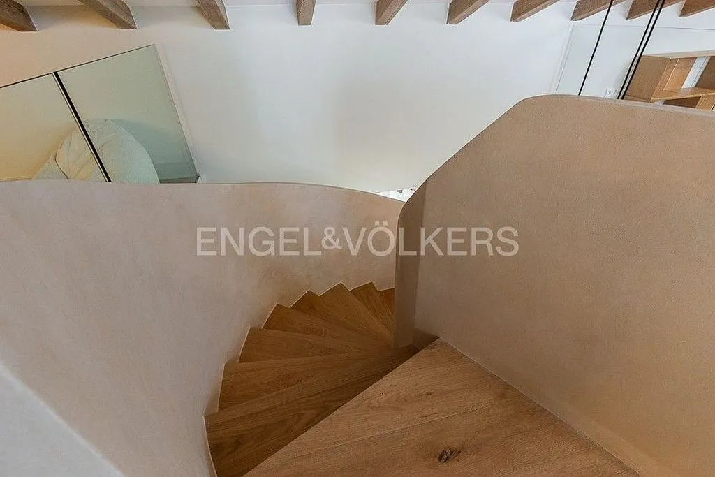 Toad - Renovated Penthouse with Terraza in La Seu