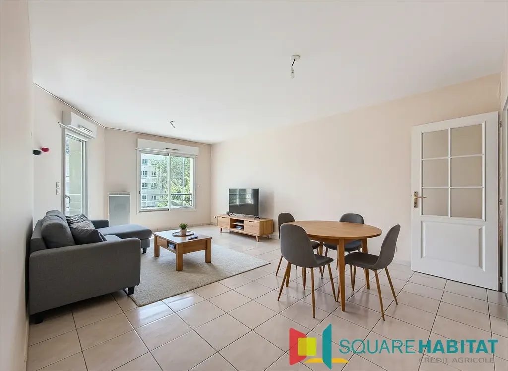 3-Bed Apartment with South-Facing Balcony in Angers