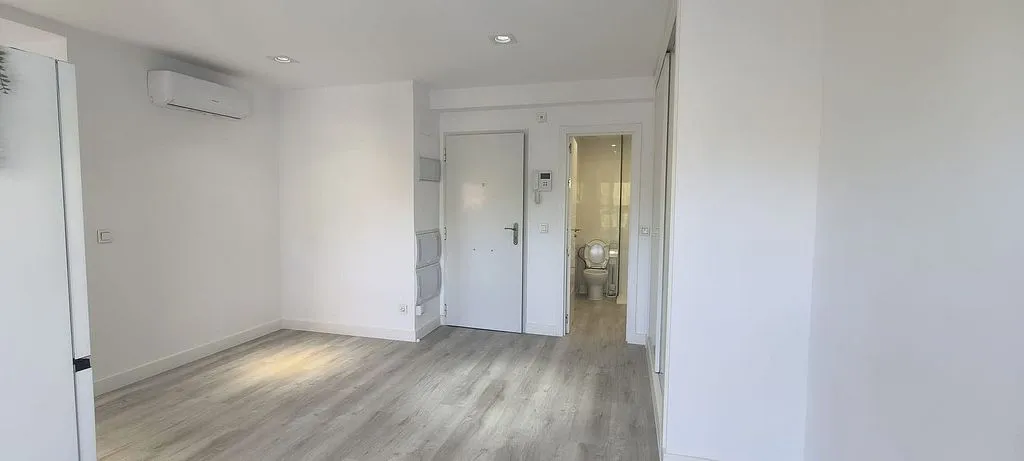 Rooms - Studio with Air Conditioning in Majadahonda Centre