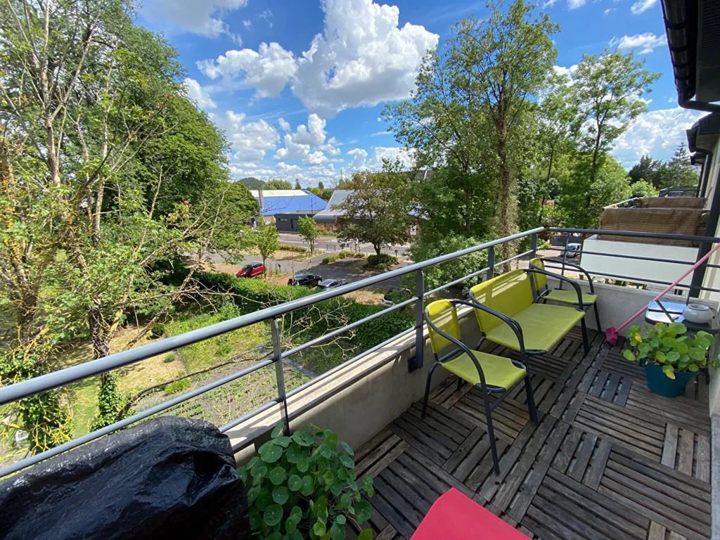 Rõdu - Modern Flat with Balcony in Beuvrages