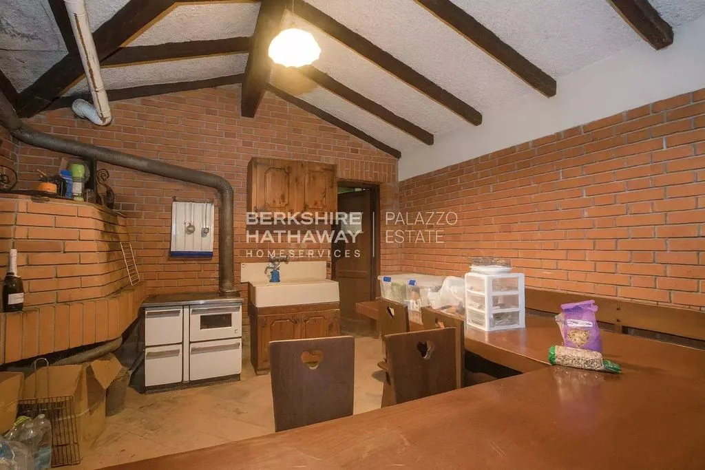 Cuisine - Luxury Villa with Pool in Cassano Magnago