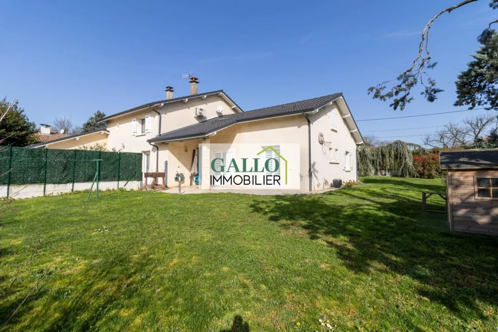Jardin - Maison familiale avec piscine à Heyrieux