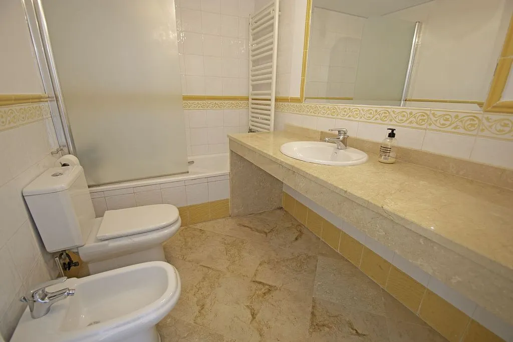 Salles de bain - Penthouse with Pool and Sea View in La Alcaidesa